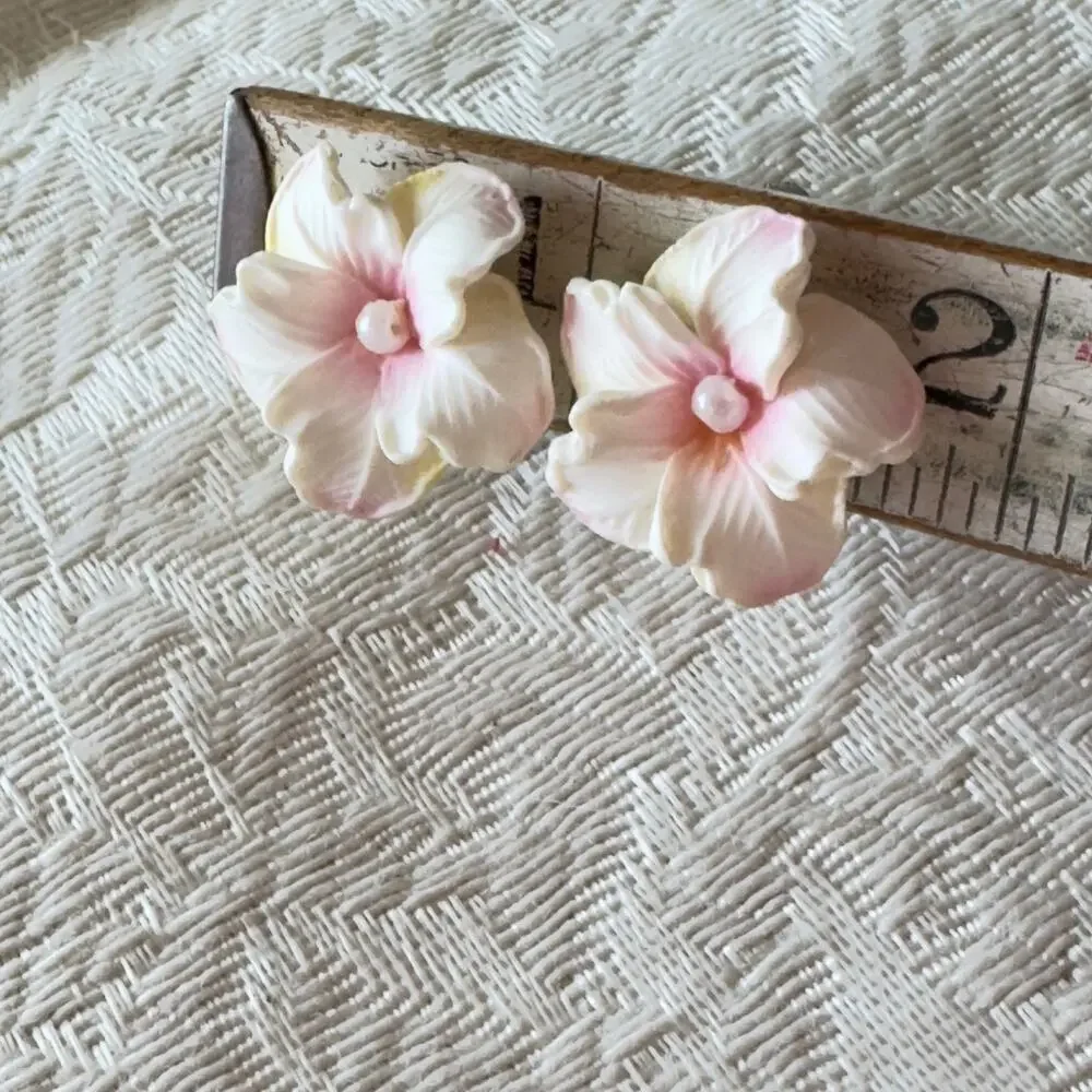 Vintage 1960’s Flower Earrings Hawaiian Tiki Pink Clip Ons with Pearl Center